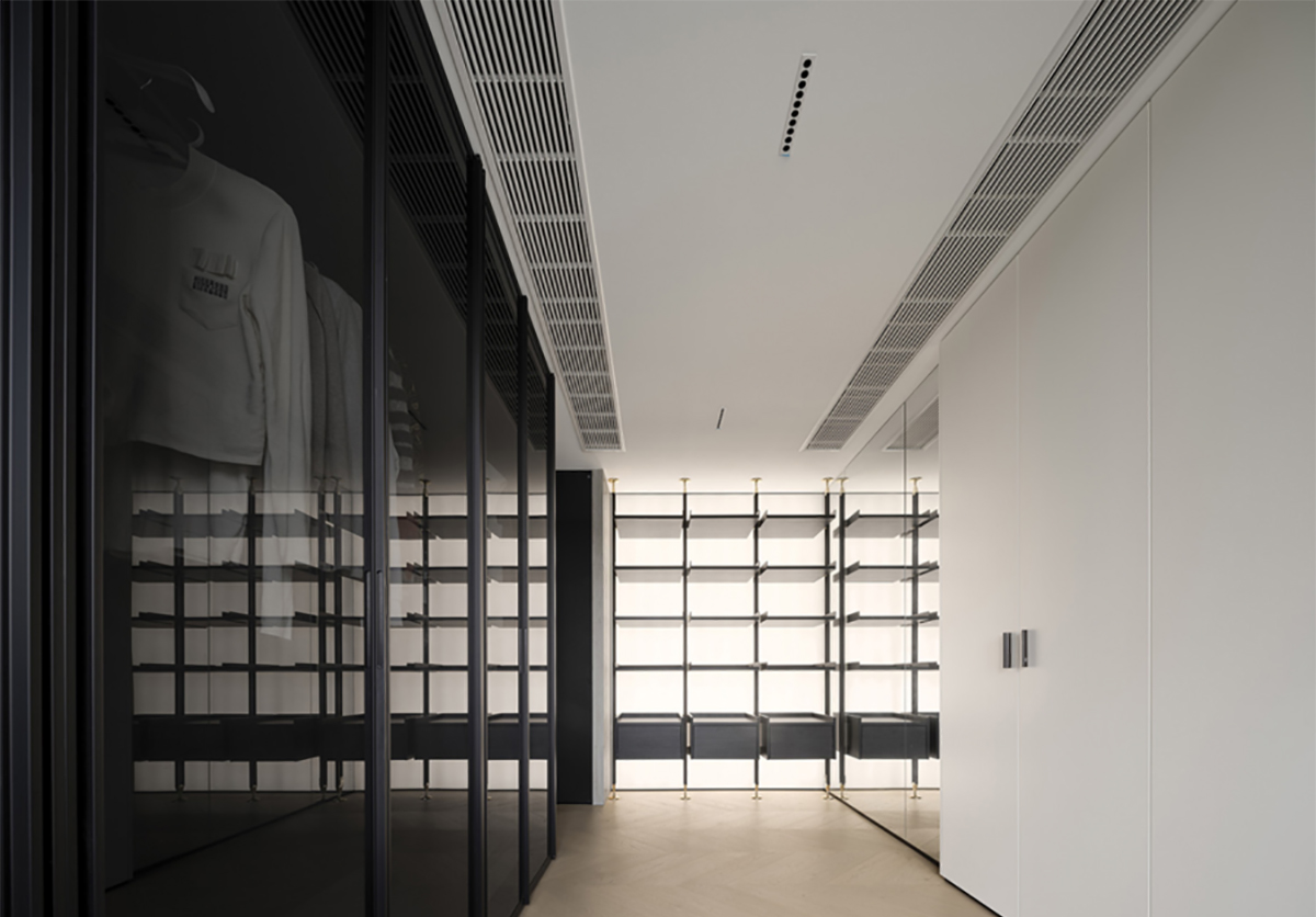 hiết kế nội thất phòng ngủ căn hộ 255m² với gam màu xám đen